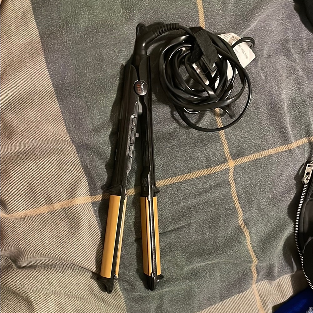 CHI Black and Gold Hair Straightener